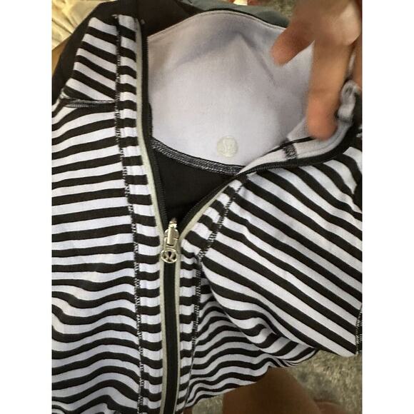 Lululemon Run U Turn 1/2 Zip Top Striped Long Sleeve Reversible Pullover Size 2 - Picture 6 of 7